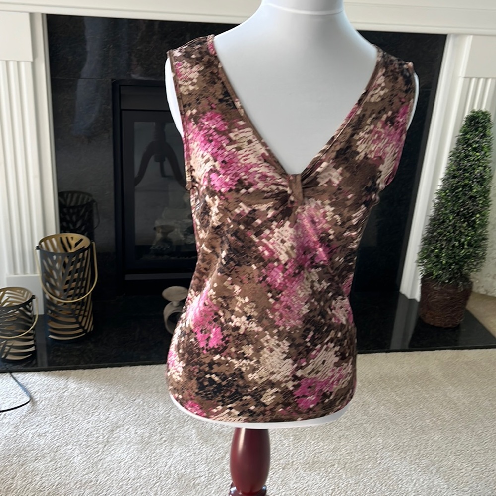 Sleeveless V neck top by Anne Klein. Small brown cream and pink